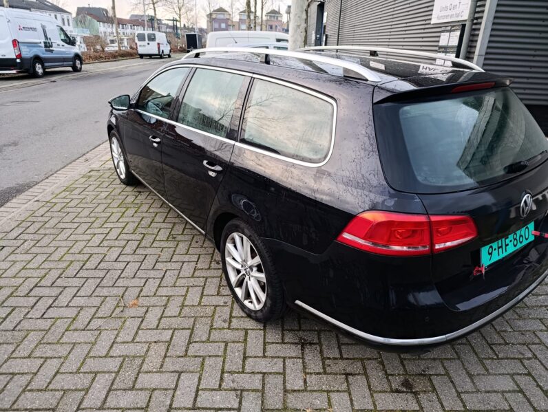 VOLKSWAGEN PASSAT 2011